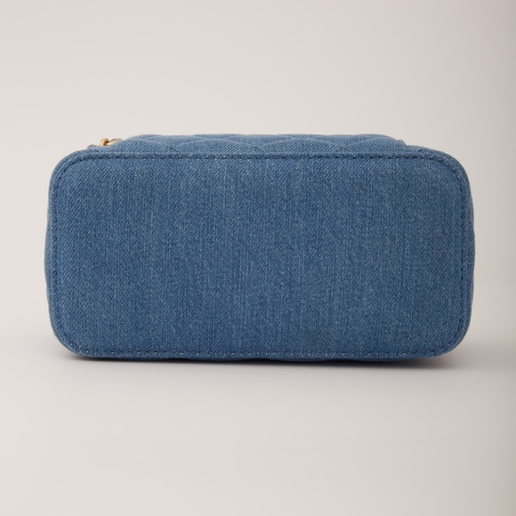CHANEL BLUE DENIM MINI VANITY CASE CROSSBODY BAG (2021) - Picture 4 of 8